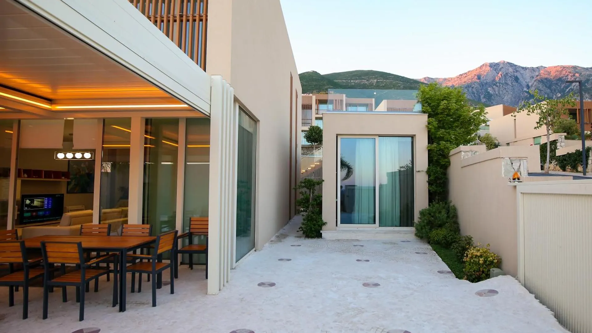 Luxurious Villa - 5 Bedroom At Green Coast Palasë