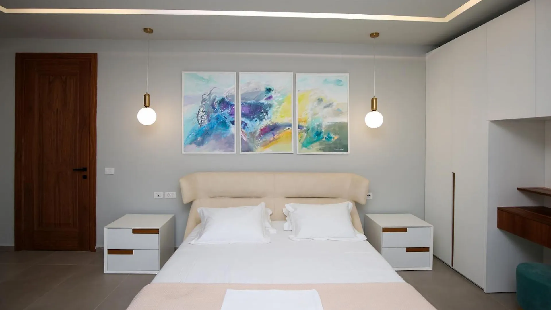 Luxurious Villa - 5 Bedroom At Green Coast Palasë