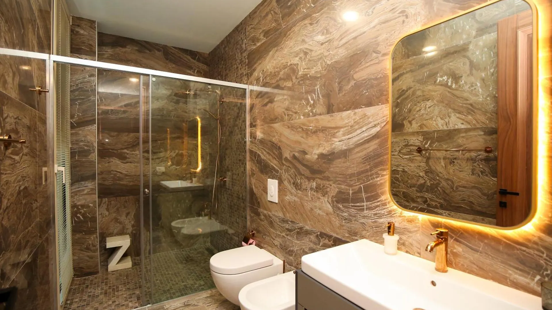 Luxurious Villa - 5 Bedroom At Green Coast Palasë